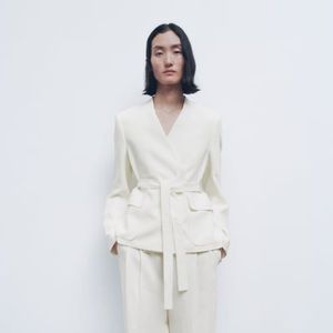 ZARA White linen Blazer with buttons LINEN BLEND BELTED BLAZER
OYSTER WHITE